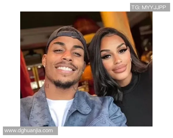 全球足球十大球星妻子：她们背后的传奇与支持