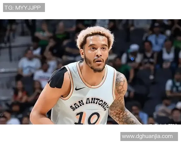 足球球星绯闻频传：恋情曝光引发热议，私人生活成媒体焦点